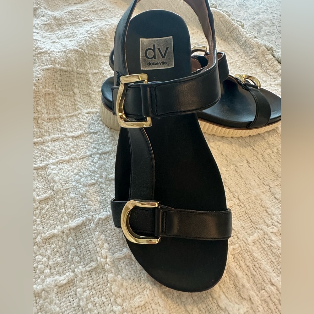 🚨SOLD🚨DV dolce vita Sz 6.5 Black Sandals with Gold Buckles